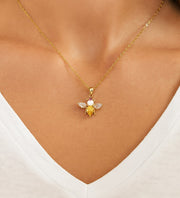 Reine Perlière — Bee & Freshwater Pearl Necklace in 18K Gold Finish