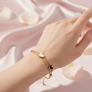 Lunetta Heart — Premium Heart-Shaped Charm Bracelet